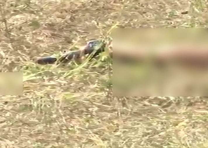 ஹைதராபாத் என்கவுன்டரில் சுட்டுக்கொல்லப்பட்ட குற்றவாளியின் கையில் துப்பாக்கி!