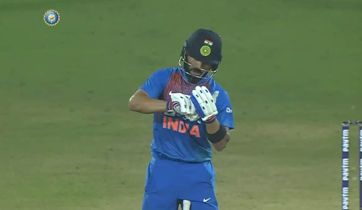 வில்லியம்ஸின் அன்றைய ‘நோட்புக்’ கொண்டாட்டத்துக்கு அதே பாணியில் பதிலடி தந்த விராட் கோலி! (இரு விடியோக்களும் இணைப்பு)