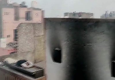 தில்லி தீ விபத்து: கட்டட உரிமையாளர் மீது வழக்குப்பதிவு