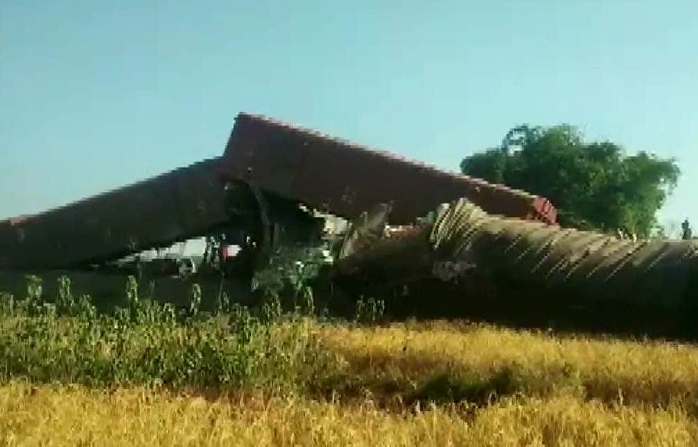 அசாமில் சரக்கு ரயில் தடம் புரண்டு விபத்து: 19 ரயில்களின் சேவை பாதிப்பு!