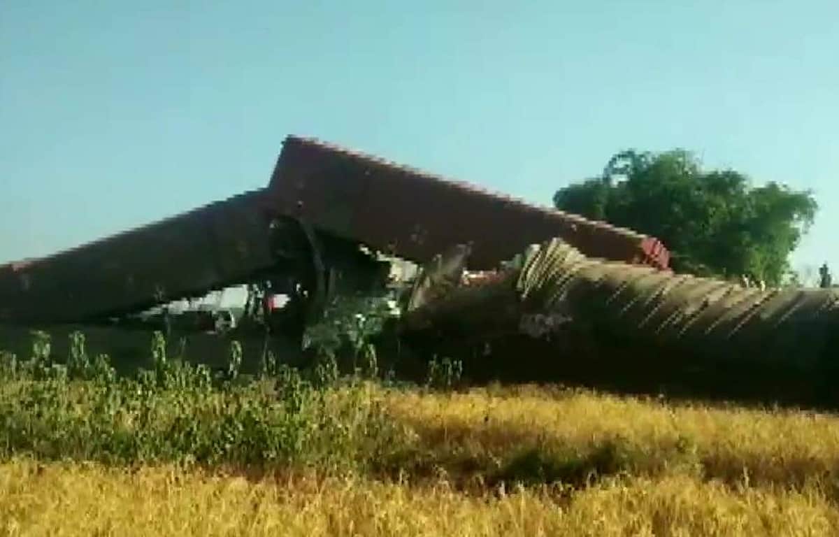 அசாமில் சரக்கு ரயில் தடம் புரண்டு விபத்து: 19 ரயில்களின் சேவை பாதிப்பு!