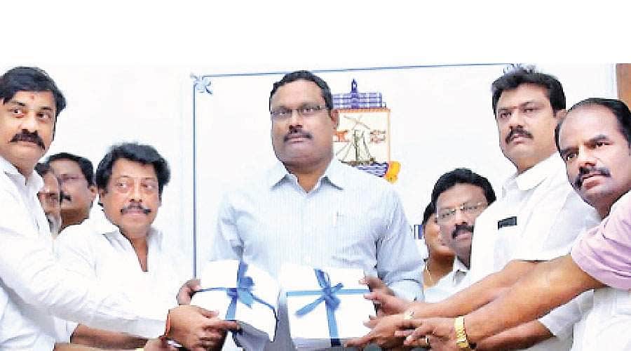 இதன்மூலம் நமக்குத் தெரிவது என்னவென்றால் தெற்கு சென்னைதான் எப்பவும் டாப்!