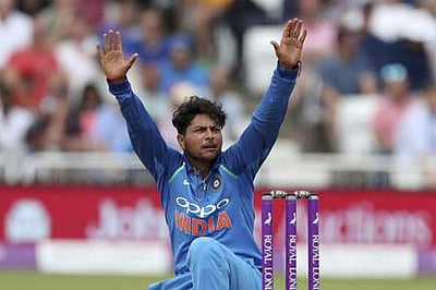 அபார பேட்டிங் & பந்துவீச்சு: வலுவான நிலையில் இந்திய ஏ அணி!