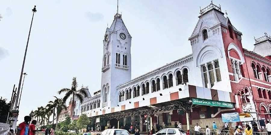 சென்னை சென்டிரல் ரயில் நிலையக் கட்டடம் 4 நாட்களுக்கு வெள்ளையாக மாறும் அதிசயம்!