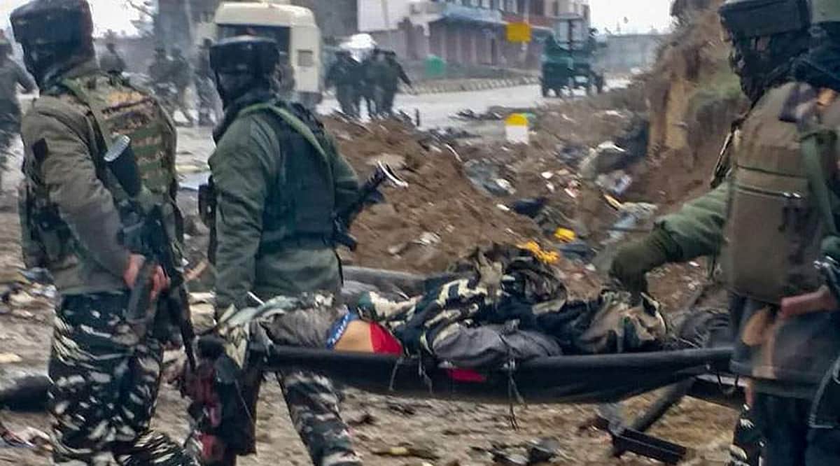 புல்வாமா தாக்குதலின் போது 10 கி.மீ. தொலைவுக்கு எதிரொலித்த வெடிச் சத்தம்: உள்ளூர்வாசிகள்