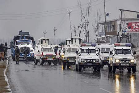 புல்வாமா தாக்குதல்: மோடி தலைமையில் மத்திய அமைச்சரவையின் அவசரக் கூட்டம் 