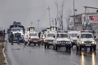 புல்வாமா தாக்குதல்: மோடி தலைமையில் மத்திய அமைச்சரவையின் அவசரக் கூட்டம் 