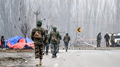 காஷ்மீரில் பயங்கரவாதிகளுடன் துப்பாக்கிச் சண்டை: சி.ஆர்.பி.எப் வீரர்கள் நால்வர் பலி 