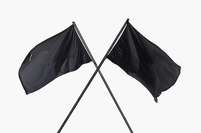 கிரண் பேடிக்கு எதிராக புதுச்சேரி முதல்வர் நாராயணசாமி ஏற்றிய கறுப்புக் கொடி 