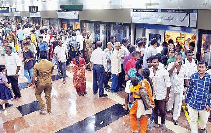 மிகக் காஸ்ட்லியான சென்னை மெட்ரோ ரயில் பயணம்: கட்டுபடியாகாமல் தவிக்கும் பயணிகள்