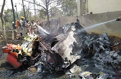 அமெரிக்காவில் நடுவானில் மோதிக் கொண்ட சிறிய ரக விமானங்கள்! ஒருவர் பலி