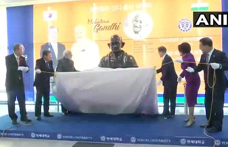 மனிதன் முன் நிற்கும் இரண்டு மிகப்பெரிய சவால்கள்: தென் கொரியாவில் மோடி பேச்சு