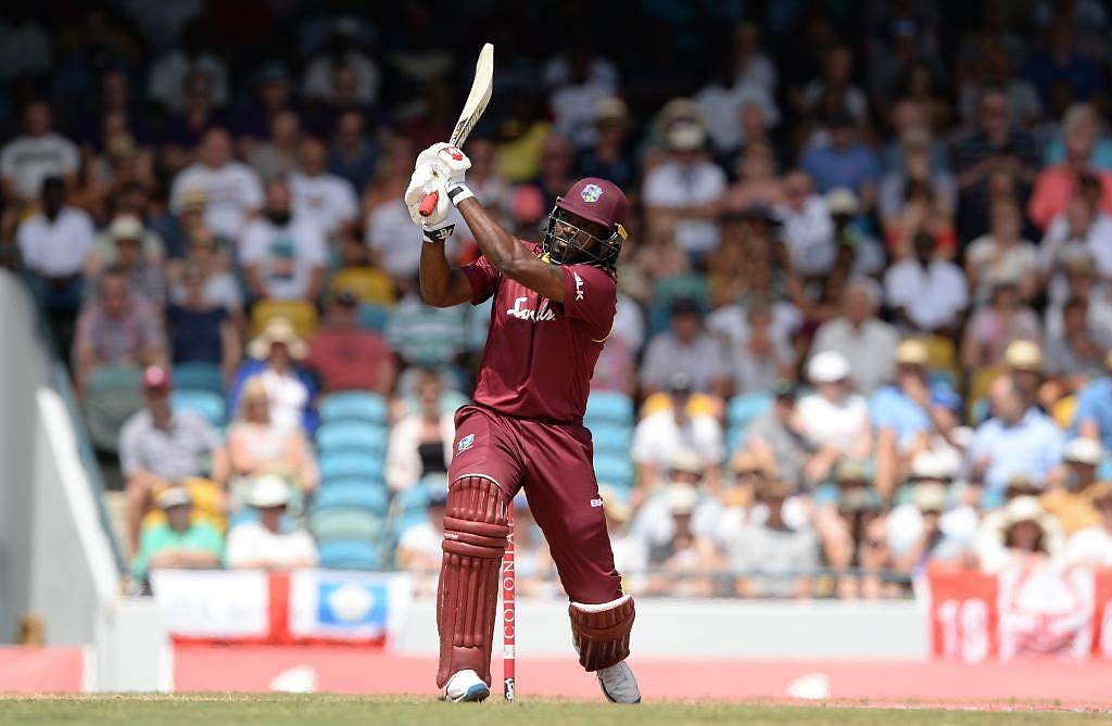 சர்வதேச கிரிக்கெட்டில் அதிக சிக்ஸர்: கெய்ல் நிகழ்த்திய புதிய சாதனை!