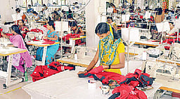 ஈரான் - அமெரிக்க போர்: ஆடை விலையை 5% உயா்த்த திருப்பூா் உற்பத்தியாளா்கள் முடிவு