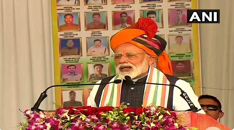 சிஆர்பிஎஃப் வீரர்களின் புகைப்படங்களைக் காட்டி மோடி தேர்தல் பிரசாரம்