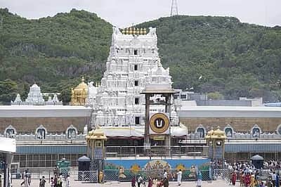 திருப்பதி கோவிந்தராஜ சுவாமி கோயிலில் 3 தங்கக் கிரீடங்கள் திடீர் மாயம் 