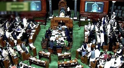 உன்னாவ் பெண் விபத்தில் படுகாயம்: சிபிஐ விசாரணை கோரி மக்களவையில் எதிர்க்கட்சிகள் அமளி