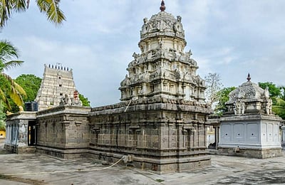 7. தமிழகப் பேரரசர்கள் மெச்சிய வேற்று மாநிலத் தளபதிகள்