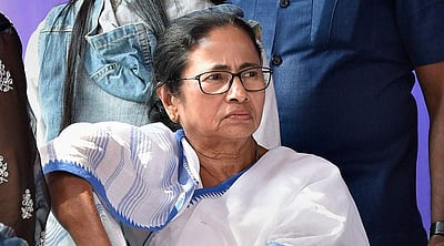 ஆட்சியில் இருந்தும் அரசியலில் இருந்தும் மோடியை தூக்கி வீசுங்கள்: மமதா காட்டம்