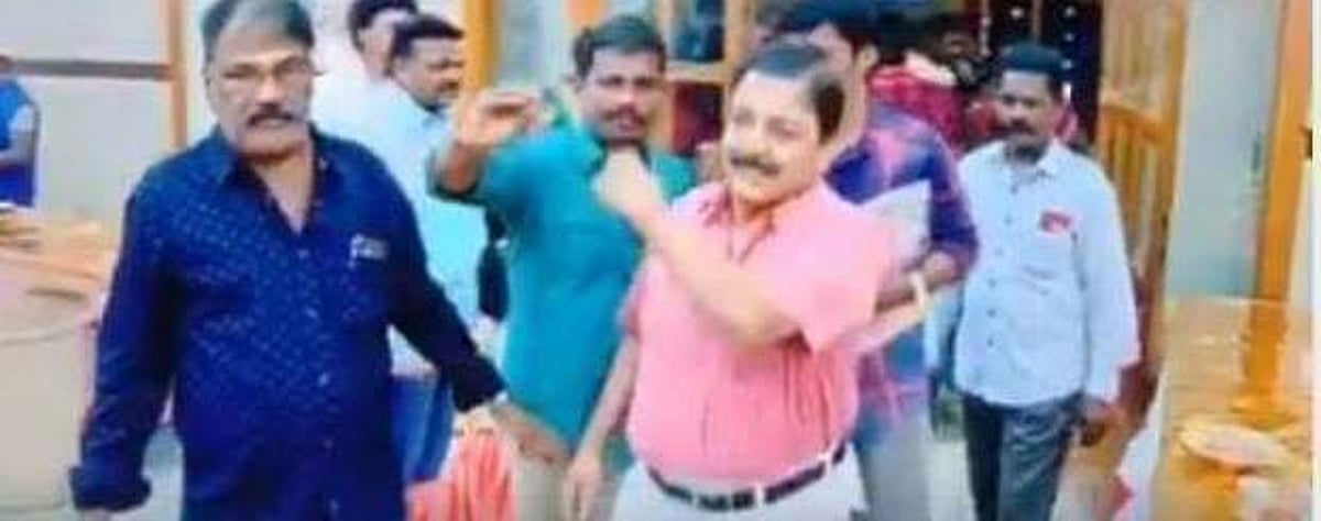 செல்போனை மீண்டும் தட்டிவிட்ட நடிகர் சிவகுமார்! சமூகவலைத்தளங்களில் பரவும் விடியோ!