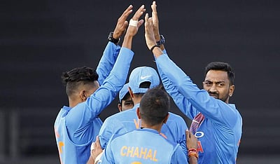 விக்கெட்டுகள், அதிரடி சிக்ஸர், நடுவர் சர்ச்சை ஆகியவற்றுக்கிடையே 158 ரன்கள் எடுத்த நியூஸிலாந்து அணி!