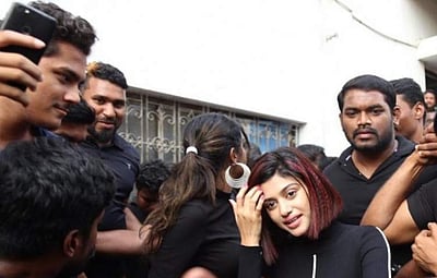 கோடி ரூபாய் கொடுத்தால் பிரசாரத்துக்கு செல்வீர்களா? நடிகை ஓவியாவுக்கு வந்த வாய்ப்பு!