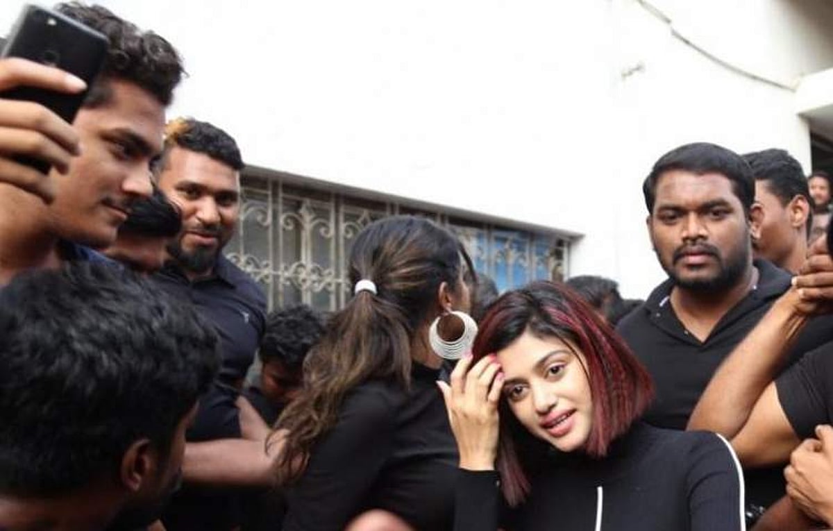 '90 எம்எல்' அதிகாலை 5 மணி காட்சி: ரசிகர்கள் வெள்ளத்தில் மிதந்த ஓவியா! (விடியோ)