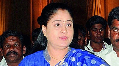 மோடி எந்த நிமிடத்தில் எந்த குண்டை வீசுவாரோ என்று அச்சத்தில் மக்கள்: நடிகை விஜயசாந்தி பேச்சால் சர்ச்சை 