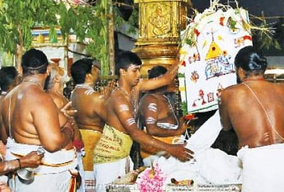 தாயிற்கும் சேயிற்கும் உள்ள தொப்புள்கொடி பந்தத்தை உணர்த்தும் கபாலீஸ்வரர் கொடியேற்றம்!