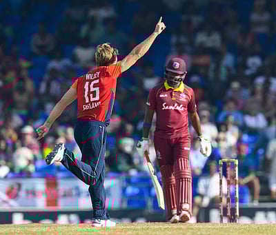 மீண்டும் மோசமாக பேட்டிங் செய்து மீண்டும் தோற்ற மே.இ. அணி: அசத்திய இங்கிலாந்து!