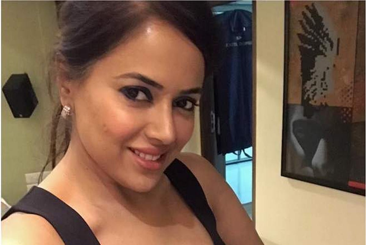 கர்ப்பக் காலத்தில் தன்னை உருவக் கேலி செய்யும் ரசிகர்களுக்கு நடிகை சமீரா ரெட்டி பதிலடி!