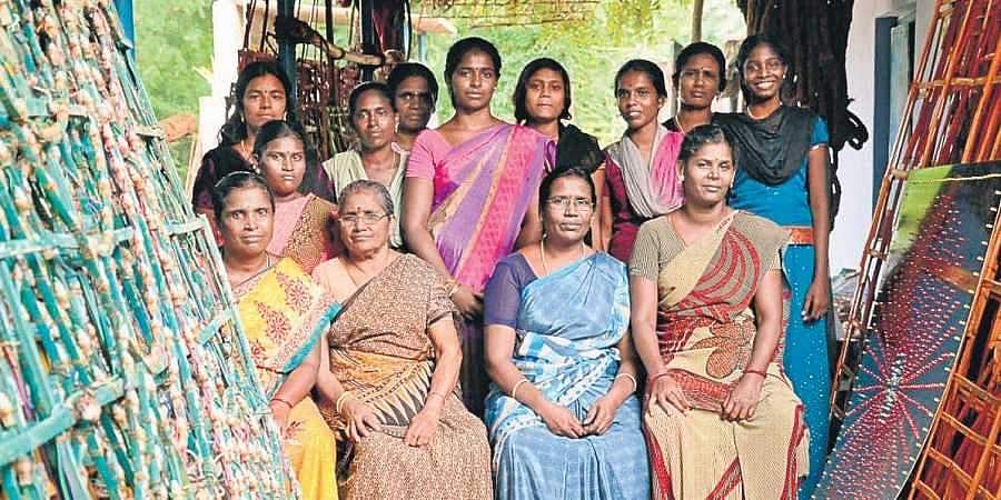 ‘அன்றொரு நாள் இல்லத்தரசி இன்று பல்ப் ஃபேக்டரி முதலாளி’ எனப் பலருக்கும் வெளிச்சம் தரும் தனலட்சுமியின் கதை!