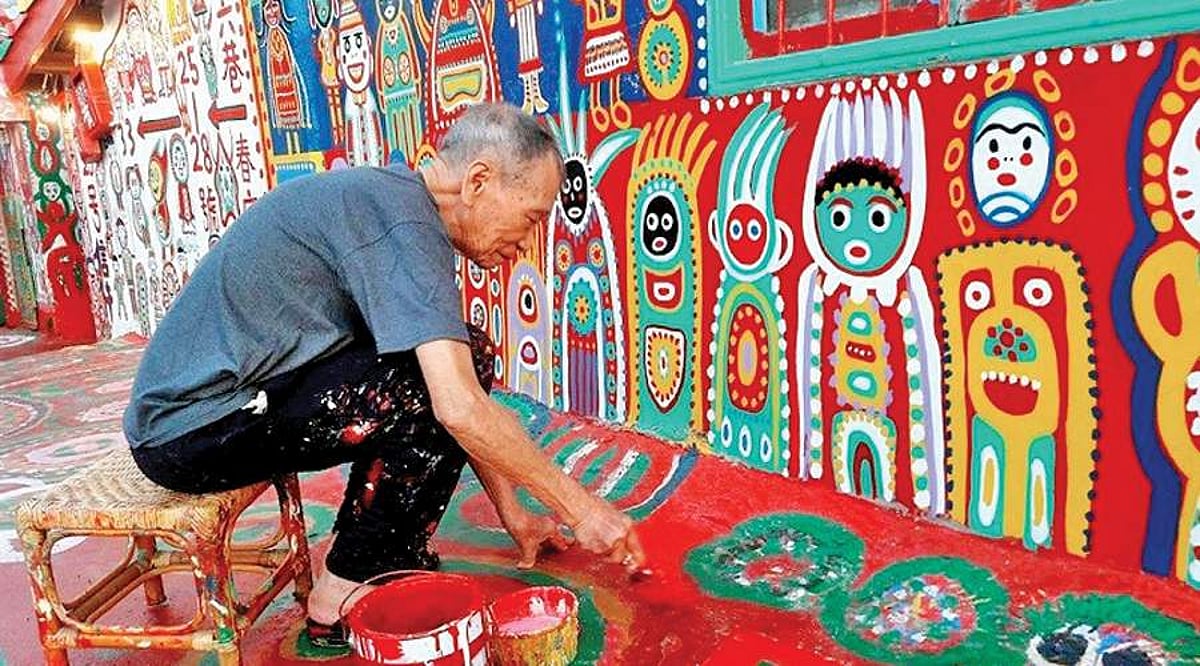 கிராமத்தை காப்பாற்றிய ஓவியங்கள்!