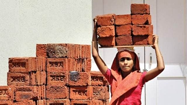 நான் ஆசைப்படுவதெல்லாம் என் குழந்தைகள் படிக்க வேண்டும் என்றுதான்! கஸ்தூரியின் கண்ணீர் கதை!