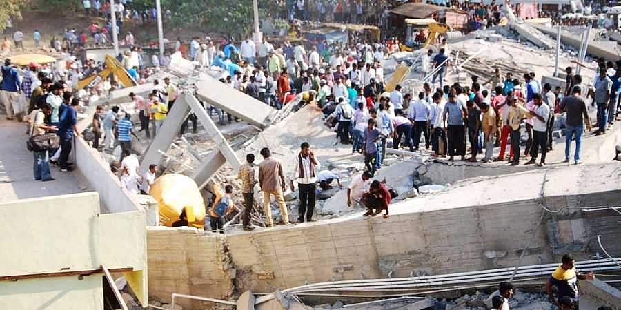 கர்நாடக கட்டட விபத்து: மதிய உணவுக்கு சற்று தாமதமானதால் உயிரை இழந்த தந்தை-மகன்