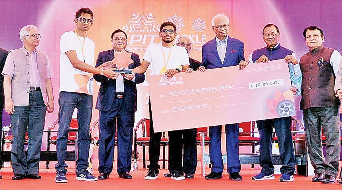 மாணவர்கள் கண்டுபிடித்த... புதிய நீர் மின் உற்பத்தி கருவி!