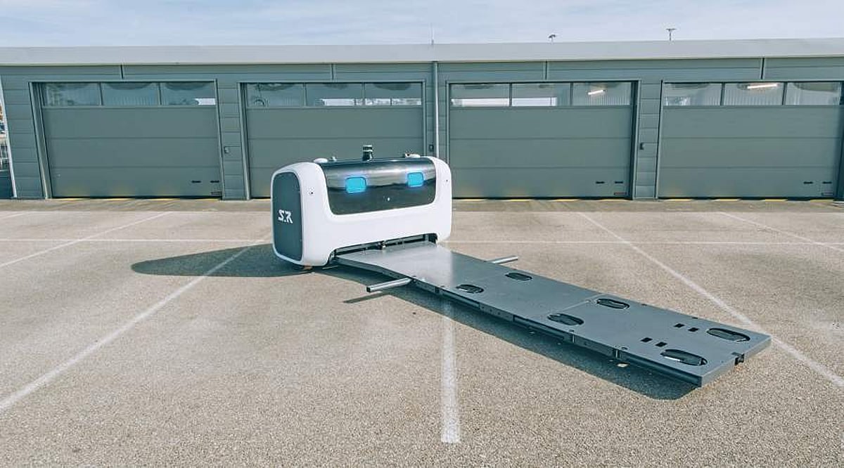 பார்க்கிங் பணியில் ரோபோ!