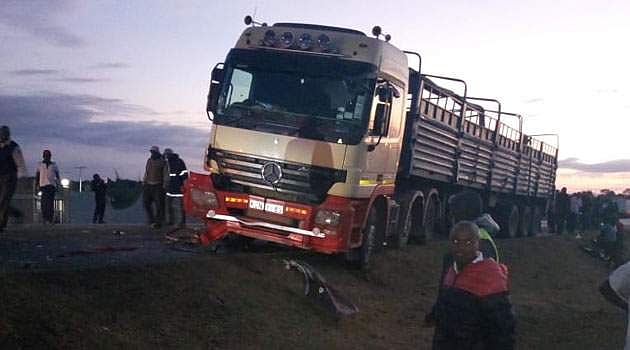 கென்யாவில் ட்ரக்கின் மீது பேருந்து மோதி 14 பேர் பலி 