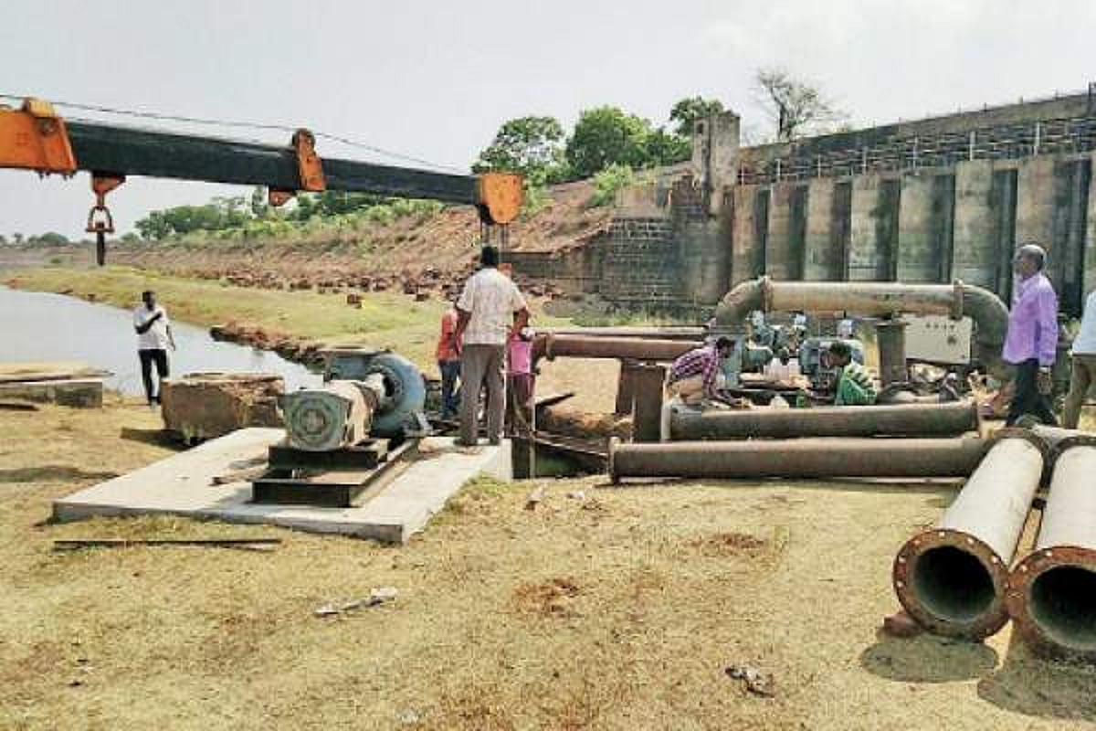 சென்னை நகரின் குடிநீர்த் தேவையைச் சமாளிக்க ஏரிகளில் தேங்கியுள்ள நீரை எடுக்கும் பணிகள் தீவிரம்