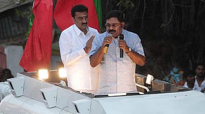 அமமுக வேட்பாளரை ஆதரித்து டிடிவி தினகரன் பிரச்சாரம்