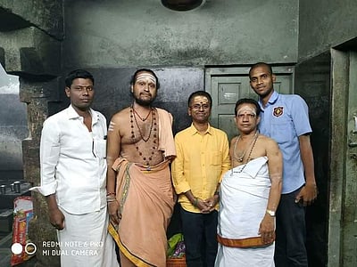 விரைவில் தொடங்கவுள்ள படப்பிடிப்பு: பழனி கோயிலில் ஏ.ஆர். முருகதாஸ் வழிபாடு!