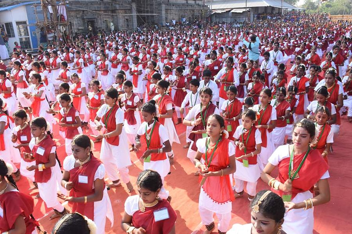 சிதம்பரம் நடராஜர் கோயிலில் கின்னஸ் சாதனை நாட்டிய நிகழ்ச்சி: 7,500 நாட்டியக் கலைஞர்கள் பங்கேற்பு