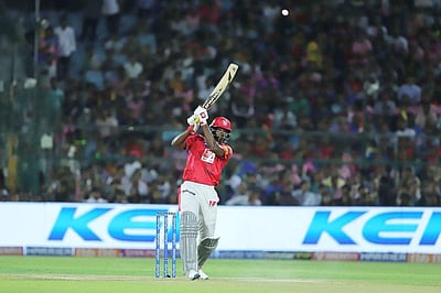 ஐபிஎல் கிரிக்கெட்டில் 300 சிக்ஸர்கள்: கெயில் புதிய சாதனை