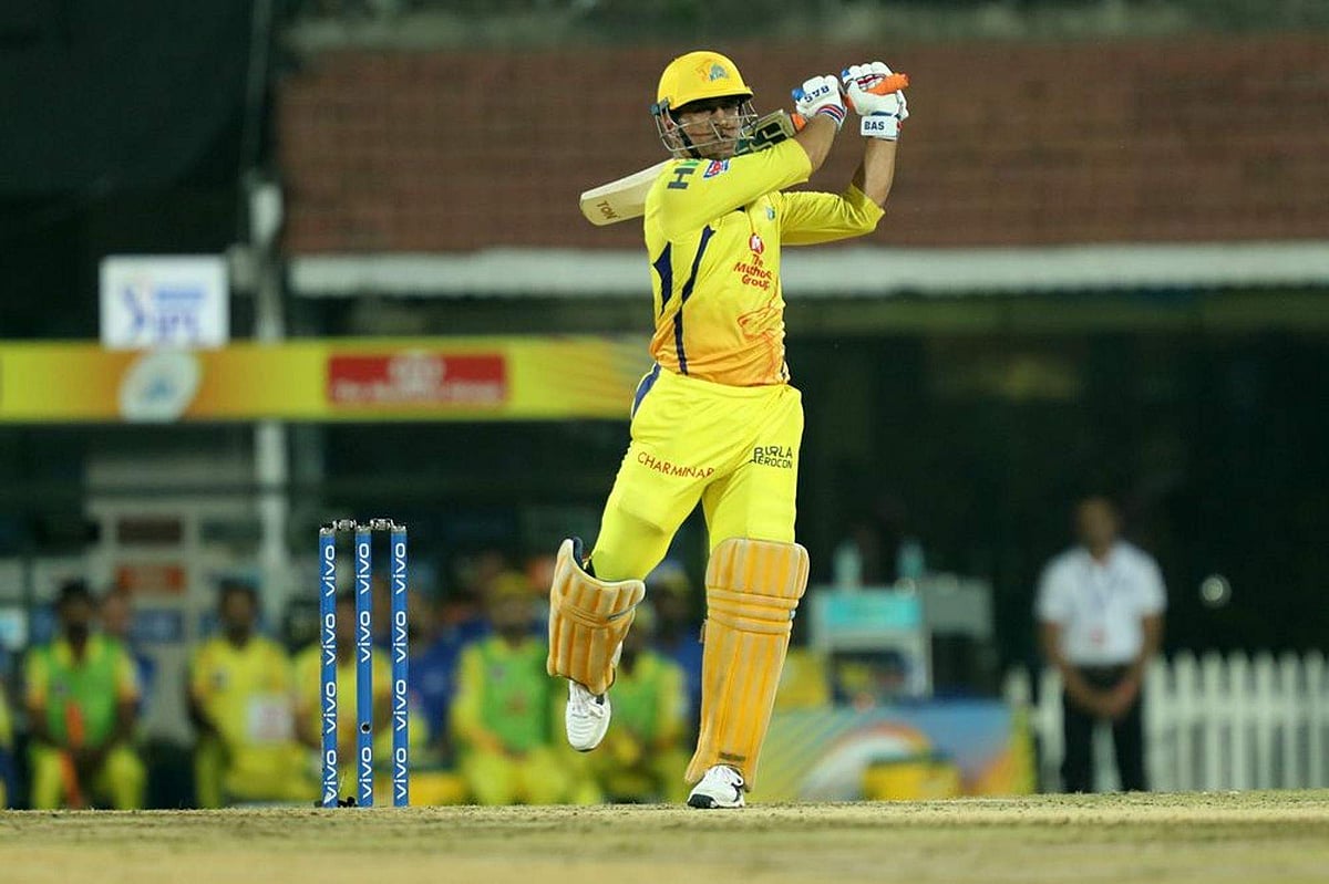 ஹாட்ரிக் சிக்ஸருடன் தோனி அதிரடி அரைசதம்: சரிவிலிருந்து மீண்ட சிஎஸ்கே 175 ரன்கள் குவிப்பு