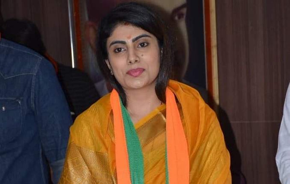 பாஜகவில் இணைந்த பிரபல கிரிக்கெட் வீரரின் மனைவி!