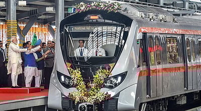 மும்பையில் சுரங்க மெட்ரோ ரயில் சேவை: நாளை தொடங்கி வைக்கிறார் பிரதமர்! 