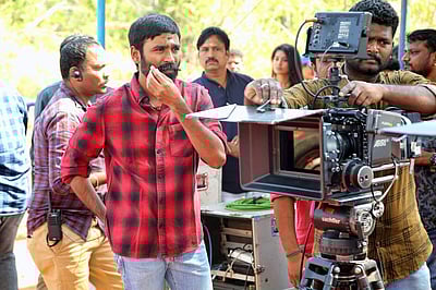 தனுஷின் புதிய படம்: பூஜையுடன் தொடங்கியது (படங்கள்)