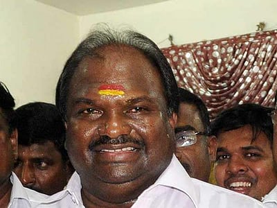 பூட்டிய அறையில் சிக்கிய எலி போல இருக்கிறார் பிரேமலதா: தேமுதிக முன்னாள் எம்.எல்.ஏ சாடல் 