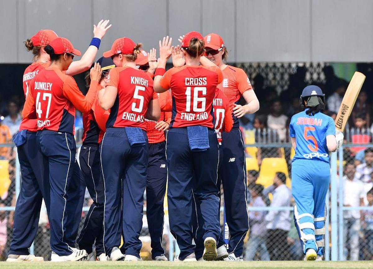 3-வது டி20 ஆட்டத்தில் 1 ரன்னில் தோற்ற இந்திய மகளிர் அணி!