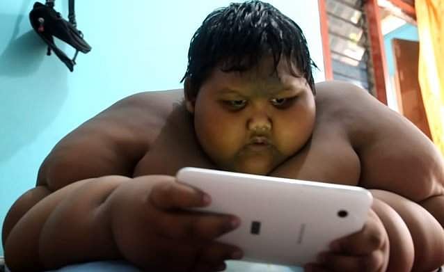 உலகின் அதிக எடை கொண்ட சிறுவன் மீண்டும் சராசரி எடைக்கு மீண்ட கதை!